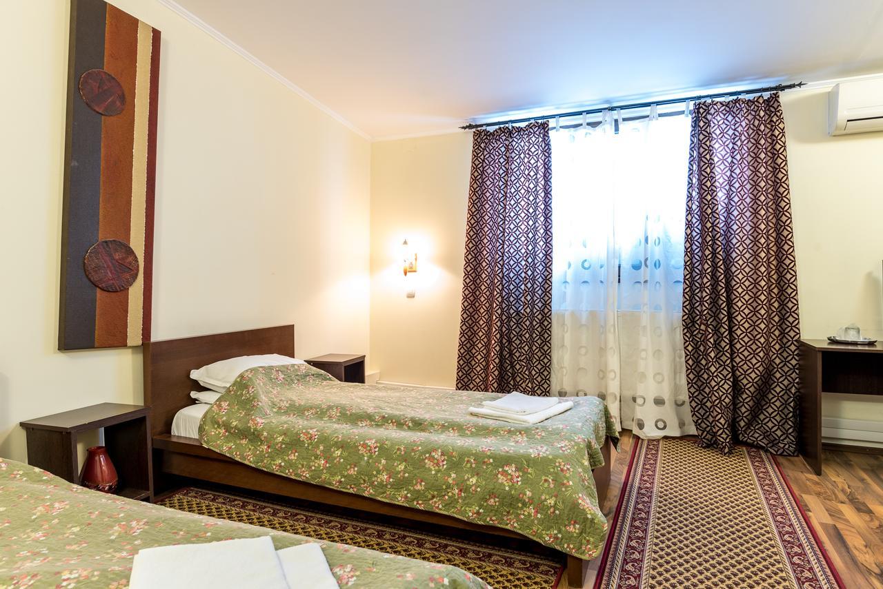Hotel Corso Buzău Extérieur photo